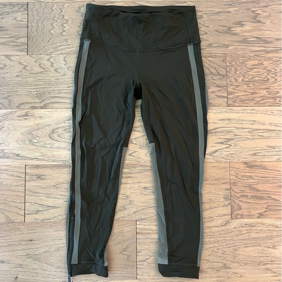 Lululemon capri leggings, size 8, like new! - Picture 1 of 3